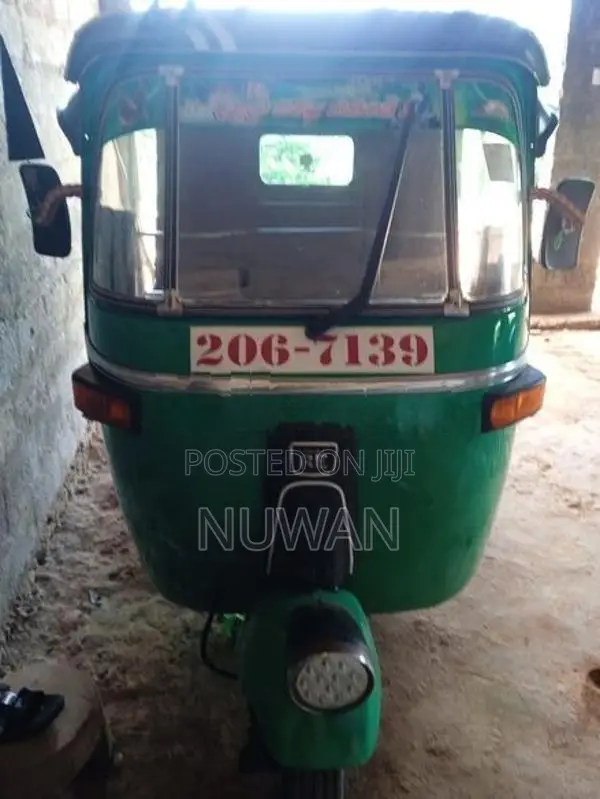 Bajaj RE 2000