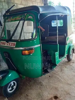 Bajaj RE 2000