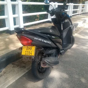 Yamaha 2018 Black