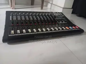 Yamaha 12 channel mixer