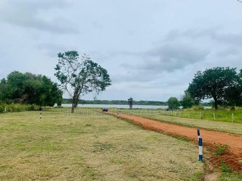 සින්නක්කර ඉඩමක් උලුක්කුලම හංදියෙන්ම