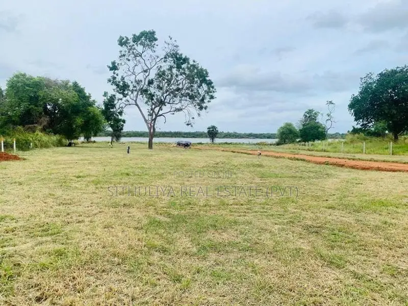 සින්නක්කර ඉඩමක් උලුක්කුලම හංදියෙන්ම