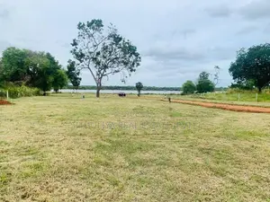 උලුක්කුලම හංදියෙන් පුත්තලම් පාරට ලගින්ම ඉඩමක්