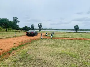 සින්නක්කර ඔප්පු සහිත බිම් කොටස් උලුක්කුලම හංදියෙන්