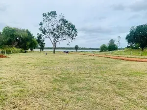 උලුක්කුලම හංදියෙන් පුත්තලම් පාරට ලගින්ම ඉඩමක්