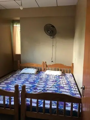 ඇඳන් සහ මෙට්ට කට්ටලයක්