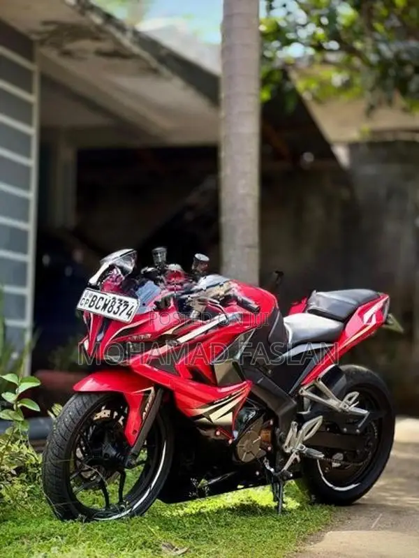 Bajaj Pulsar RS200 2015