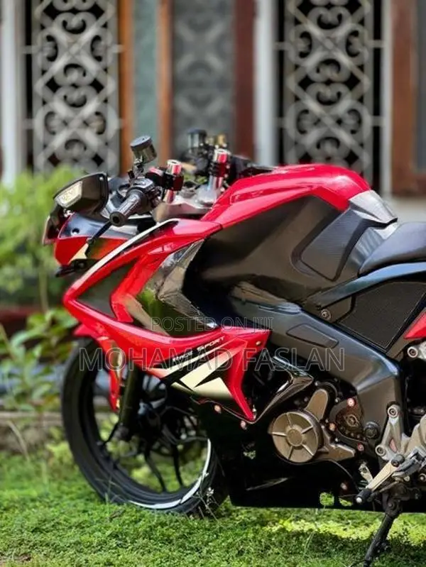 Bajaj Pulsar RS200 2015