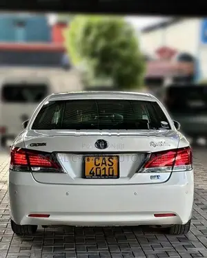 Toyota Crown Royal Saloon 2016