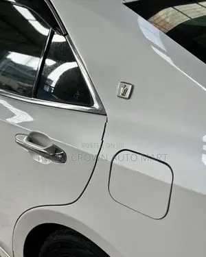 Toyota Crown Royal Saloon 2016