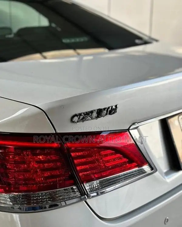 Toyota Crown Royal Saloon 2016