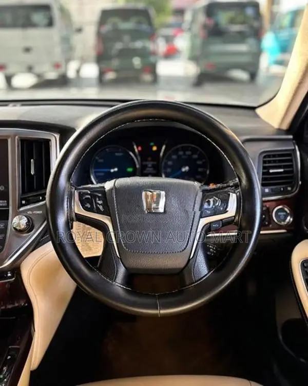 Toyota Crown Royal Saloon 2016