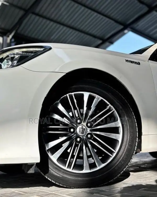 Toyota Crown Royal Saloon 2016