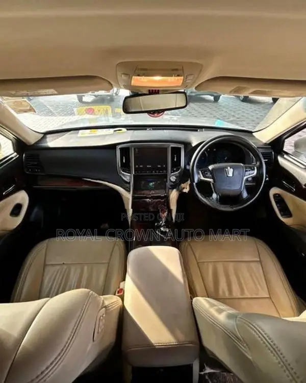 Toyota Crown Royal Saloon 2016