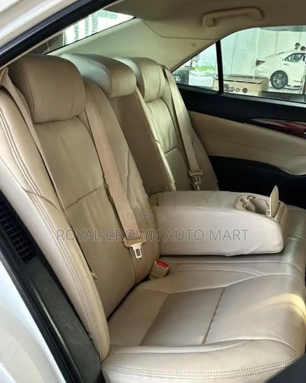 Toyota Crown Royal Saloon 2016