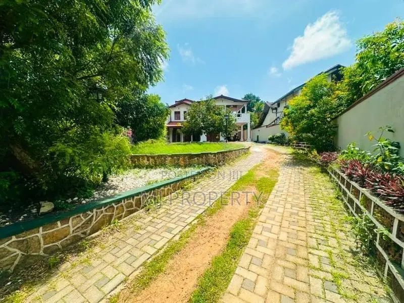 ( YS-1113) Valuable Three Storey House Sale in Nugegoda