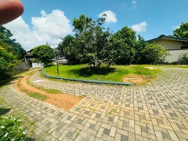 ( YS-1113) Valuable Three Storey House Sale in Nugegoda
