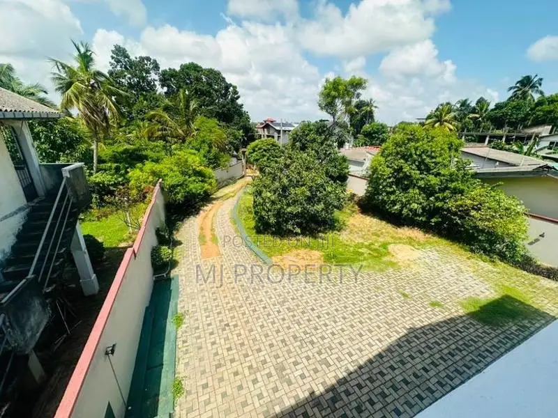 ( YS-1113) Valuable Three Storey House Sale in Nugegoda