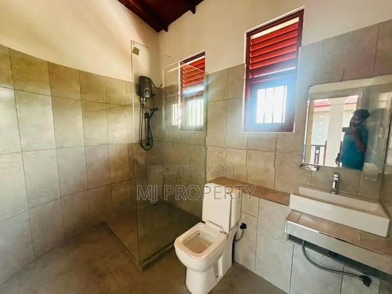 ( YS-1113) Valuable Three Storey House Sale in Nugegoda