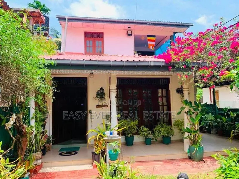 රාගම තුඩුවෙගෙදර පල්ලිය අසල අලංකාර දෙමහල් නිවසක් / CH 14052