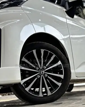 Toyota Roomy Custom GT 2025