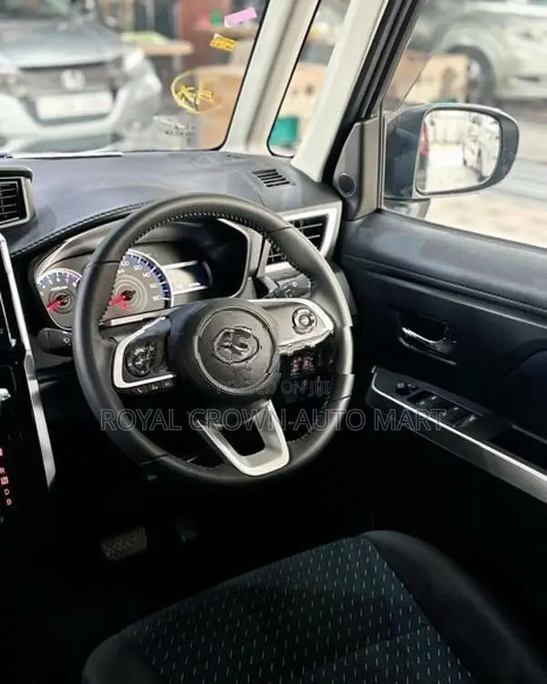 Toyota Roomy Custom GT 2025