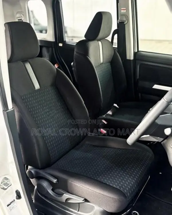 Toyota Roomy Custom GT 2025