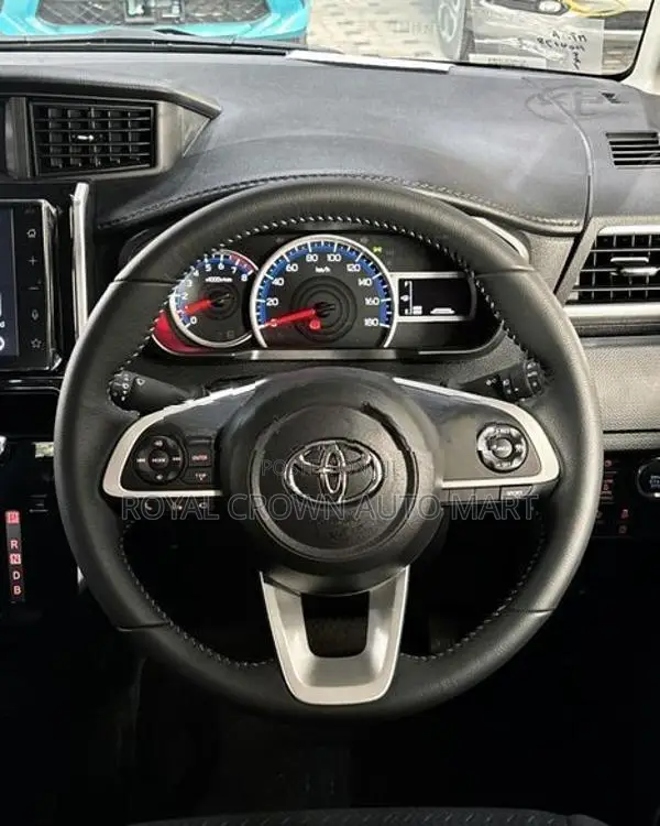 Toyota Roomy Custom GT 2025