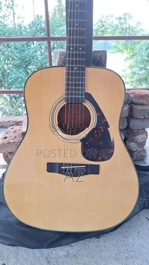 Yamaha F600 Acoustic Guitar
