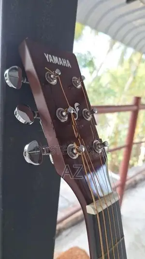 Yamaha F600 Acoustic Guitar
