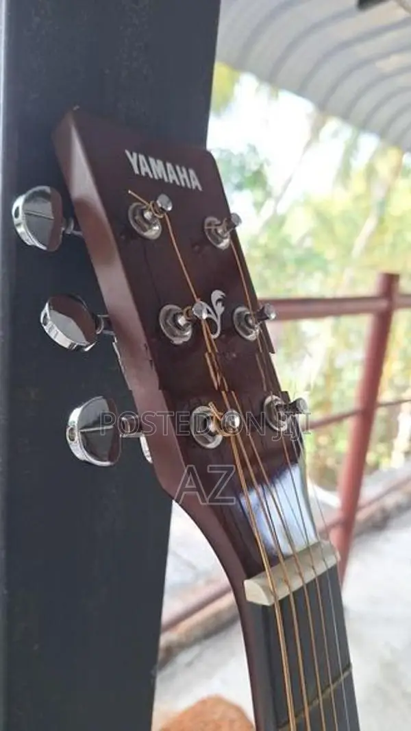 Yamaha F600 Acoustic Guitar