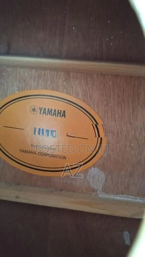 Yamaha F600 Acoustic Guitar