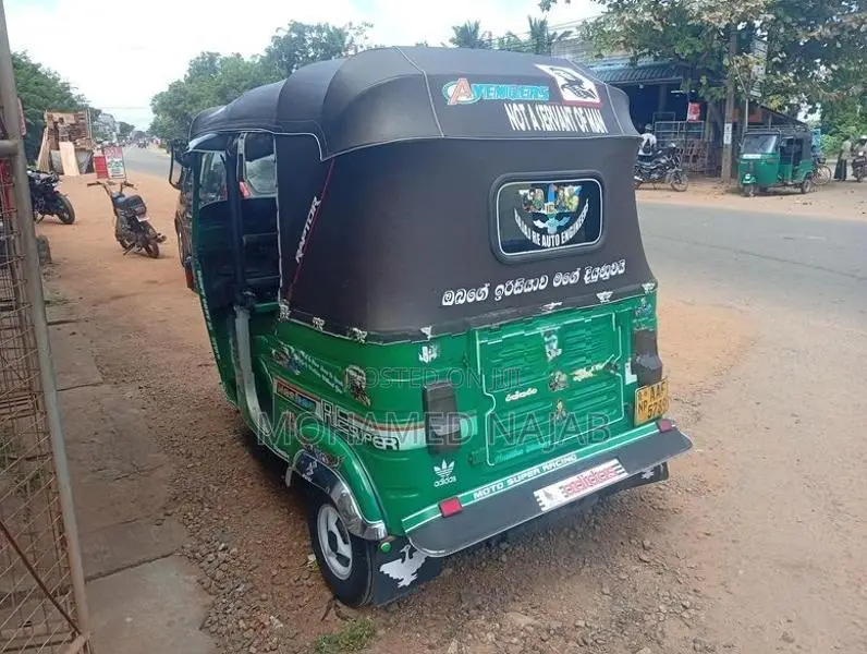 Bajaj RE 2012