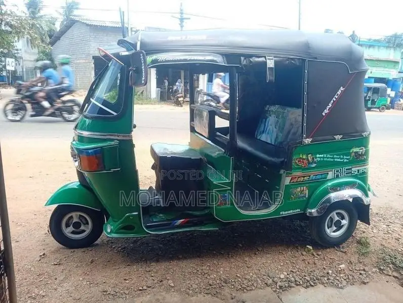 Bajaj RE 2012