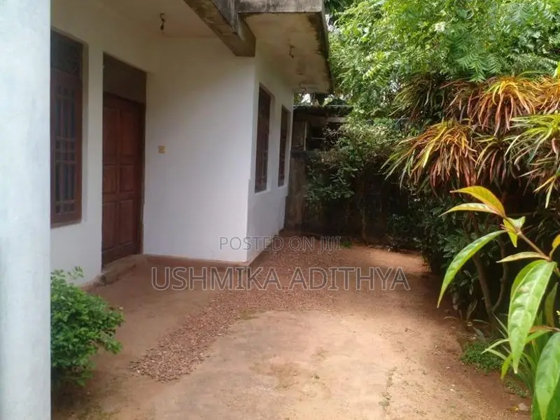 Land with Unfinished House Sale in Pepiliyana