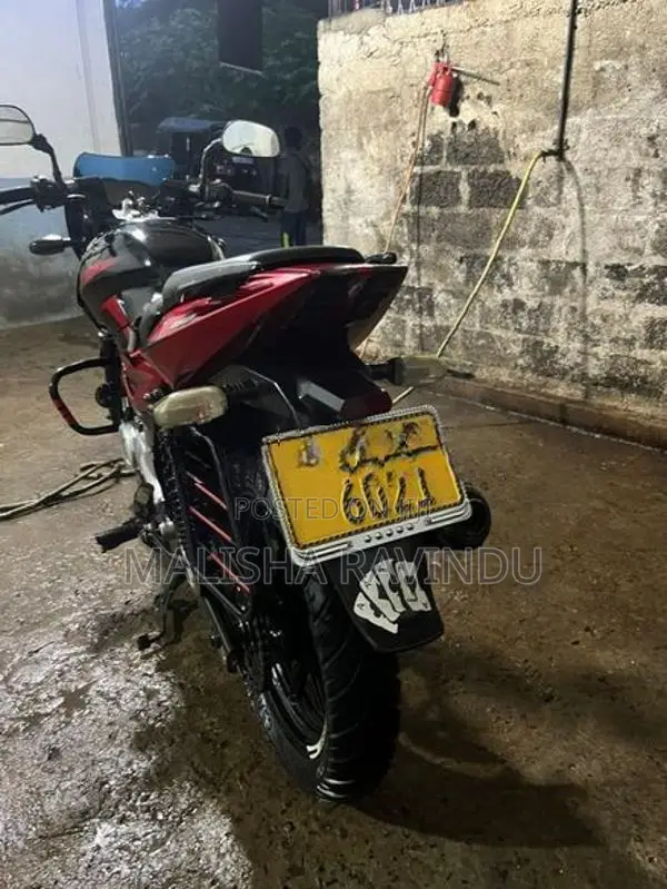 Bajaj Pulsar 180 2017