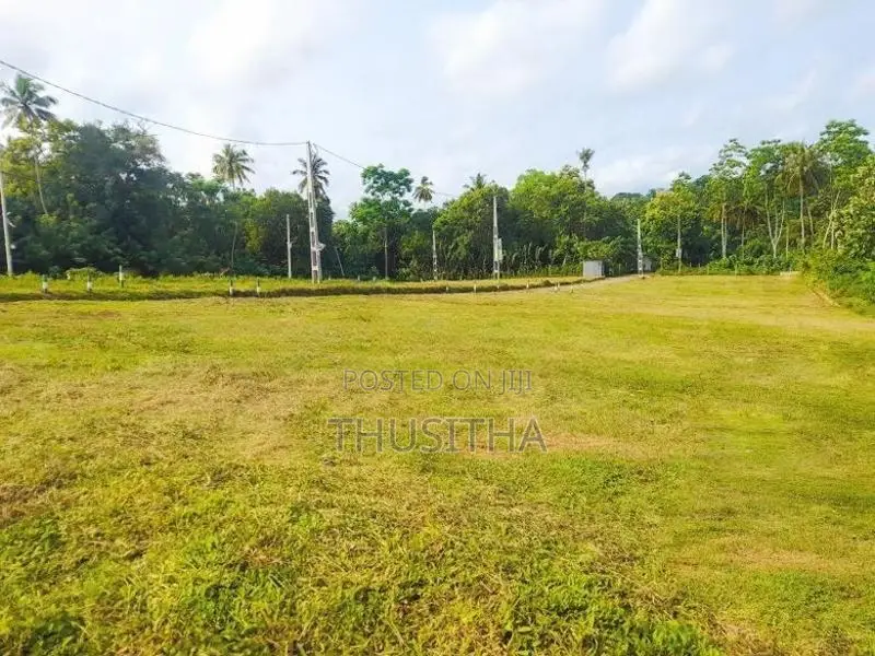 Mirigama දිවුලපිටිය ප්‍රධාන පාරට ආසන්නයෙන් ඉඩමක්