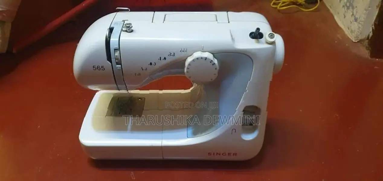 Singer 565 Sewing Machine