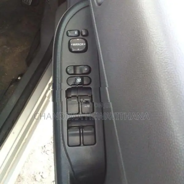 Subaru R2 2003