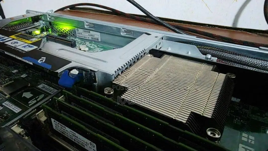 HP ProLiant DL360e Gen 8 - Server