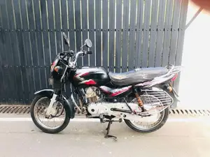 Bajaj CT100 2015
