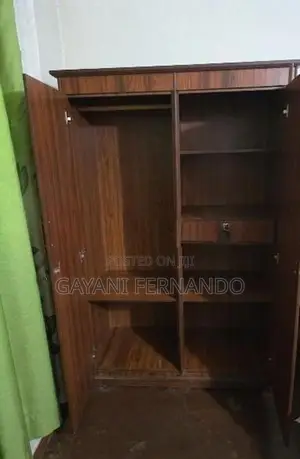 අල්මාරියක්