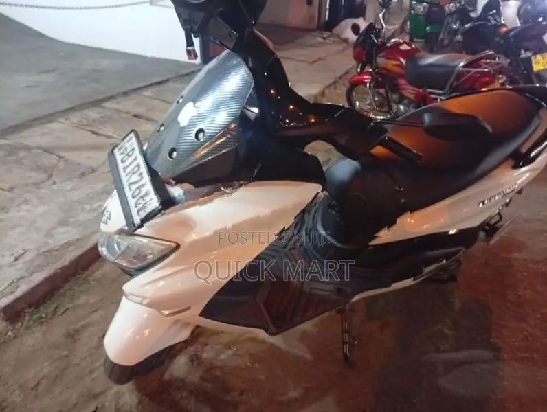 Suzuki Burgman 2020