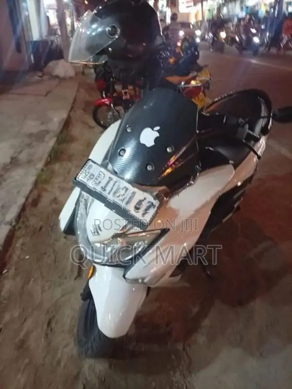 Suzuki Burgman 2020