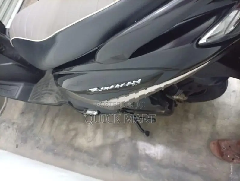 Suzuki Burgman 2020