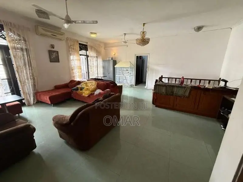 8 Bedroom Luxury House for Sale at Colombo 05
