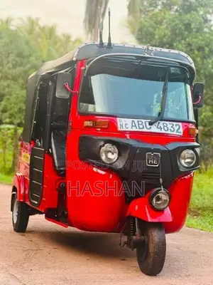 Bajaj RE 2015