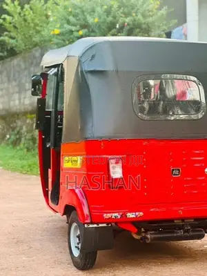 Bajaj RE 2015