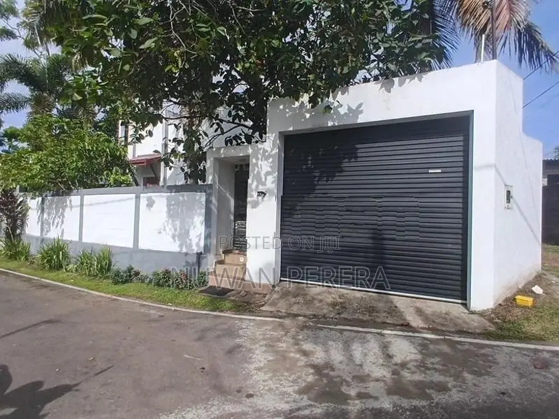 Piliyandala Dampe 3br house with 2 parking slots for sale
