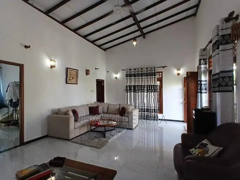 Piliyandala Dampe 3br house with 2 parking slots for sale
